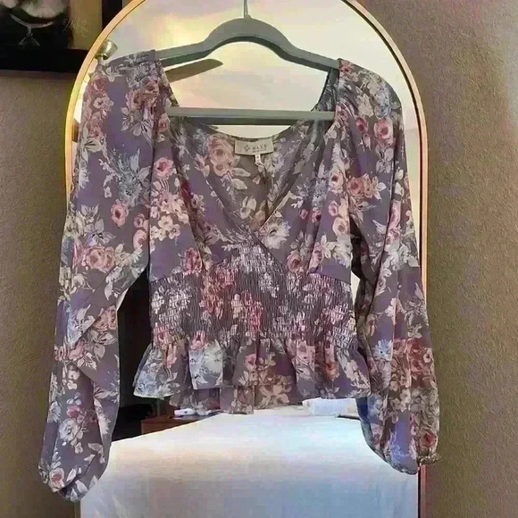 WAYF Floral Smocked Waist Top Lavender RosesDeepV-neck Long Sleeve Women's Small - Picture 2 of 8